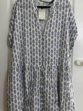 H&M White and Blue Printed V-Neck Blouse